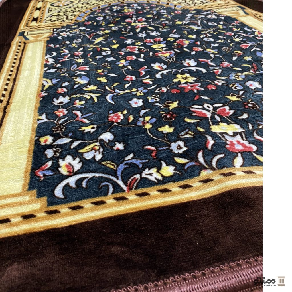 سجاده نماز مخمل رنگ قهوه ای سایز 80*120 سانتی متر