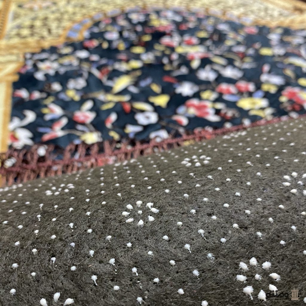 سجاده نماز مخمل رنگ قهوه ای سایز 80*120 سانتی متر