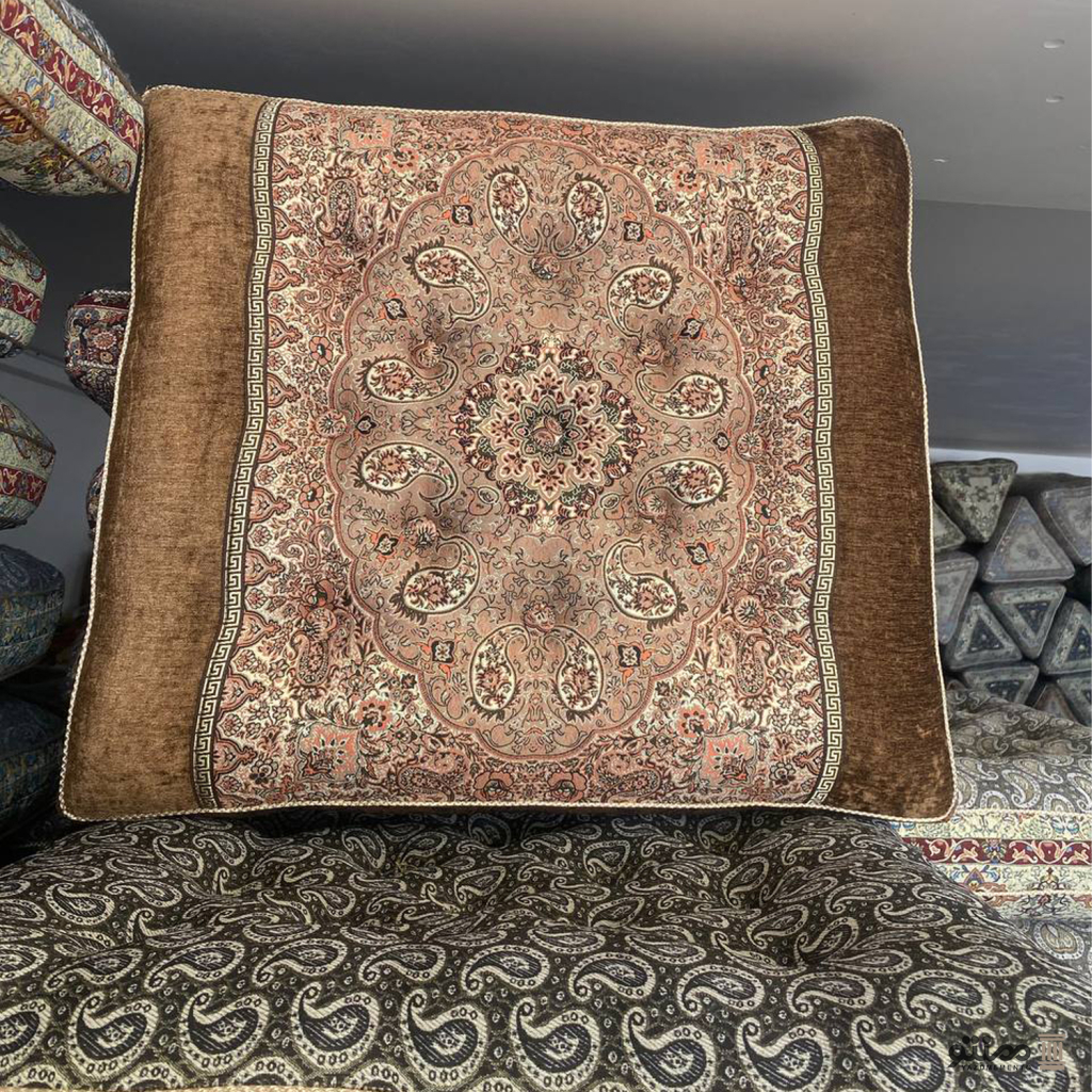 پشتی سنتی کنار مخمل